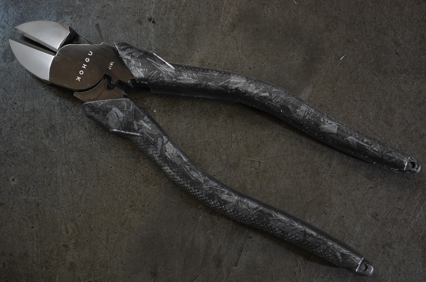 FORGED CARBON PATTERN 偏芯強力ニッパ 175mm