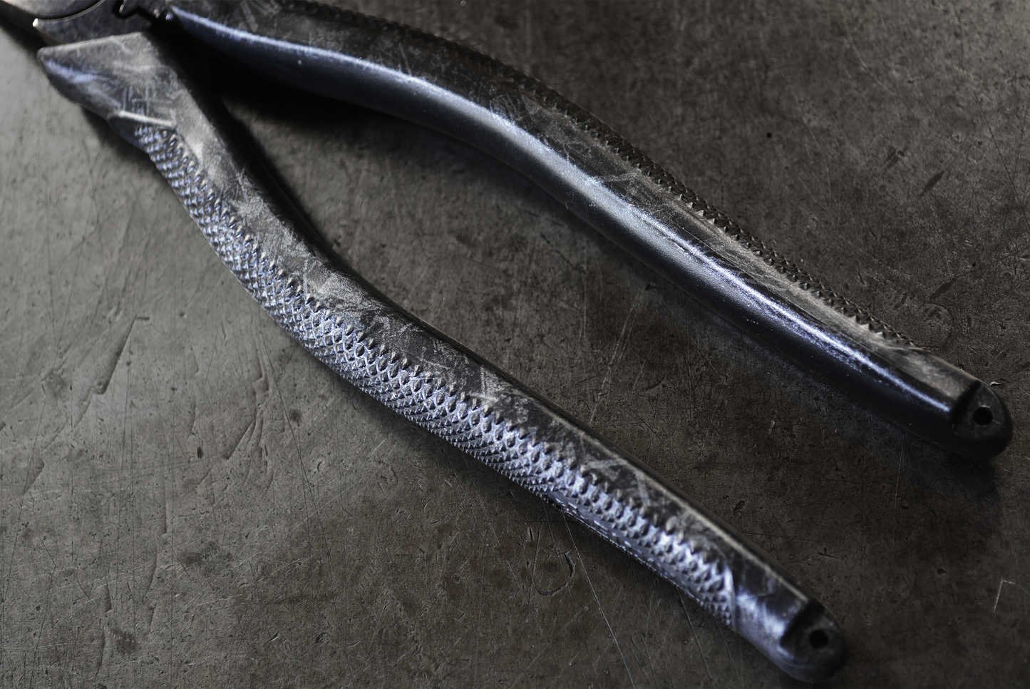 FORGED CARBON PATTERN 偏芯強力ニッパ 175mm