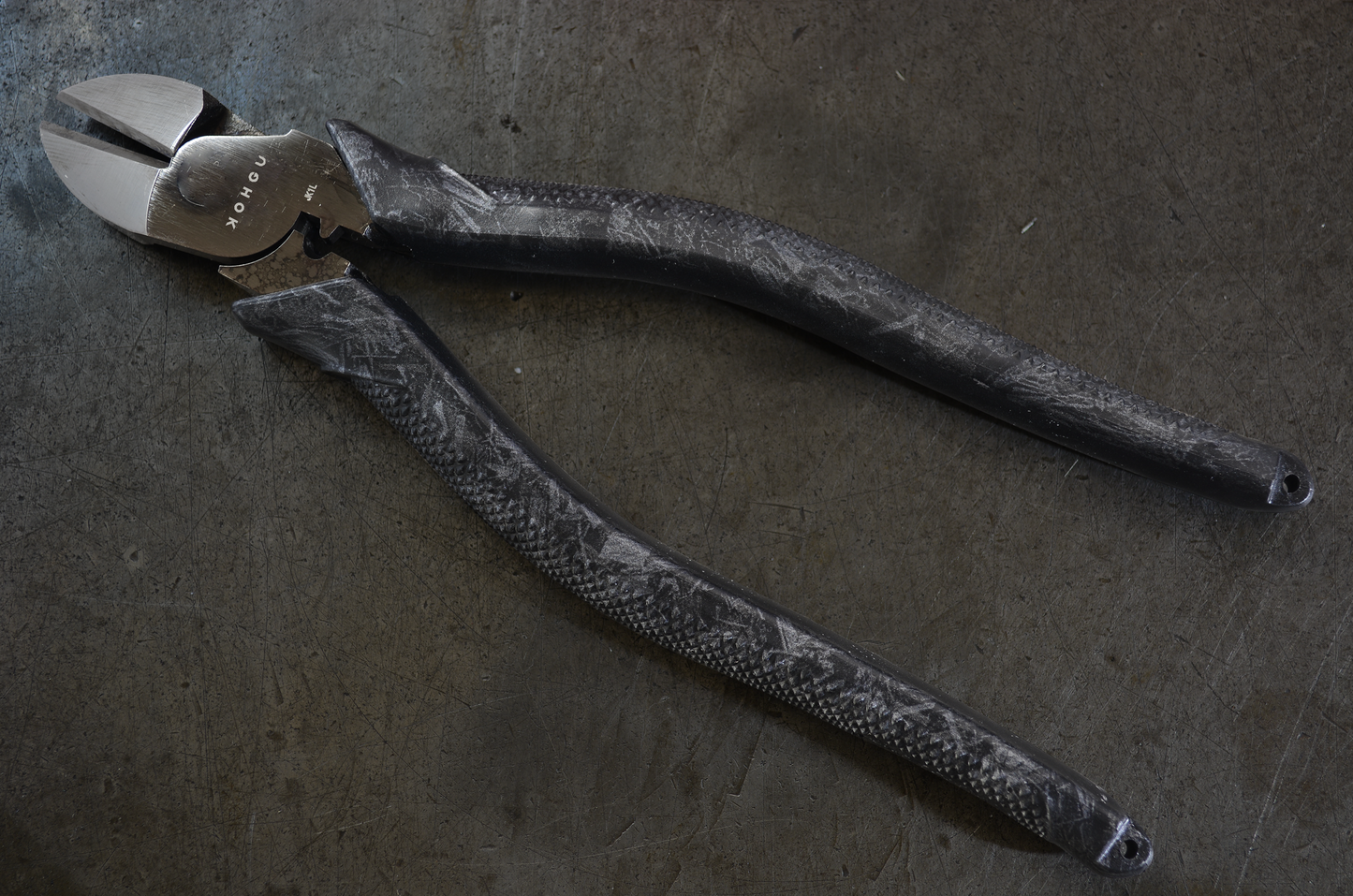 FORGED CARBON PATTERN 偏芯強力ニッパ 200mm