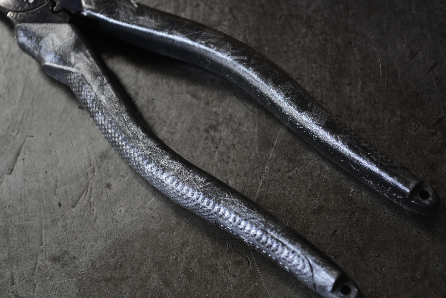 FORGED CARBON PATTERN 偏芯強力ニッパ 200mm