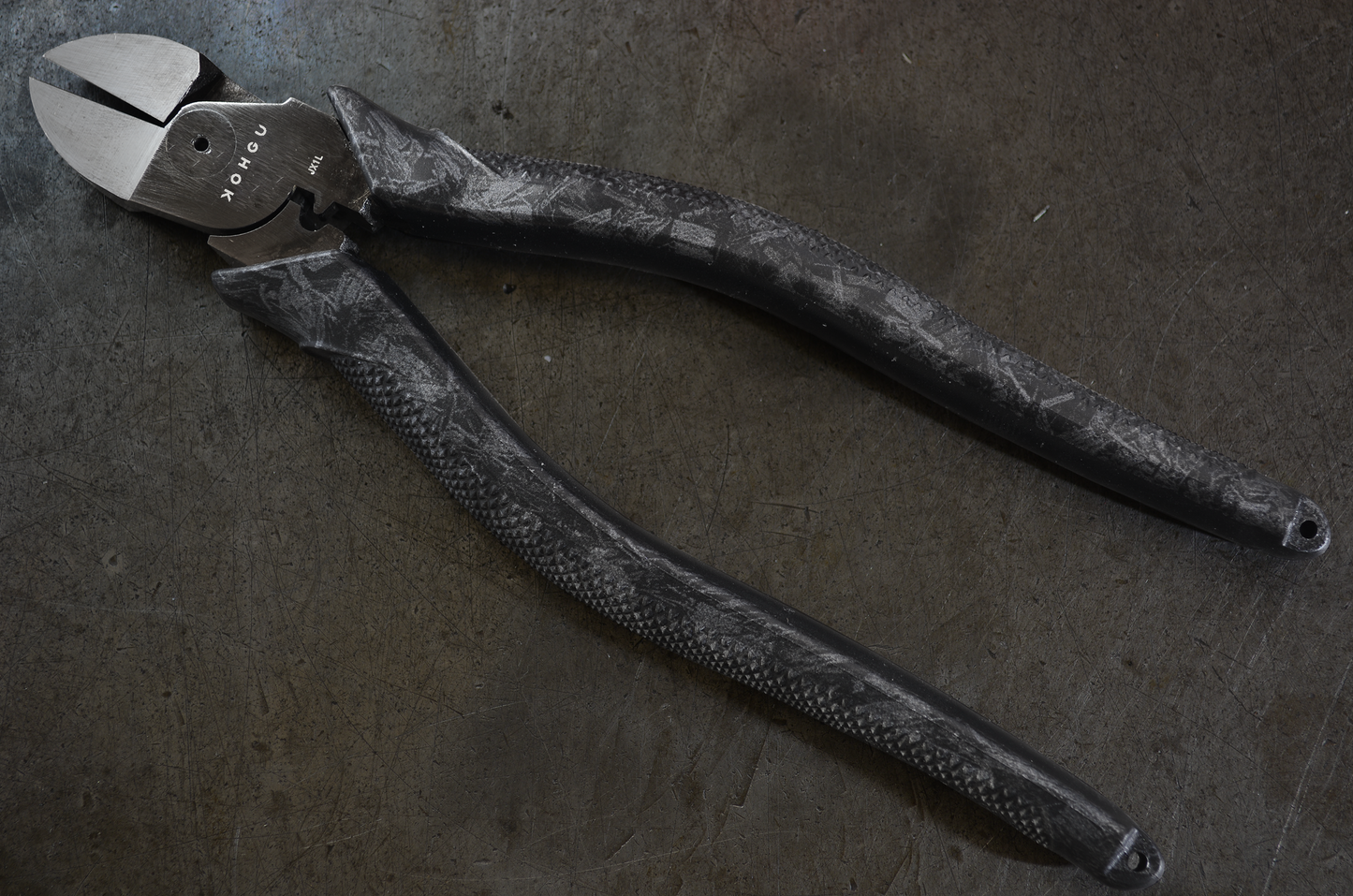 FORGED CARBON PATTERN 偏芯薄刃ニッパ 200mm