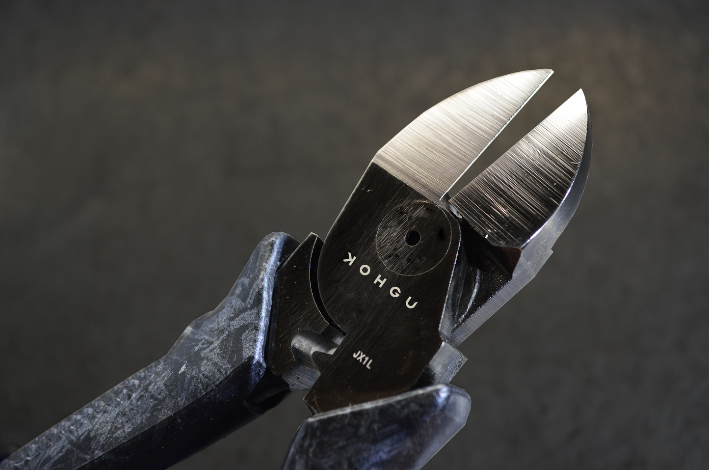 FORGED CARBON PATTERN 偏芯薄刃ニッパ 200mm