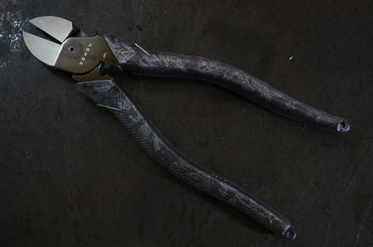 FORGED CARBON PATTERN 偏芯薄刃ニッパ 175mm