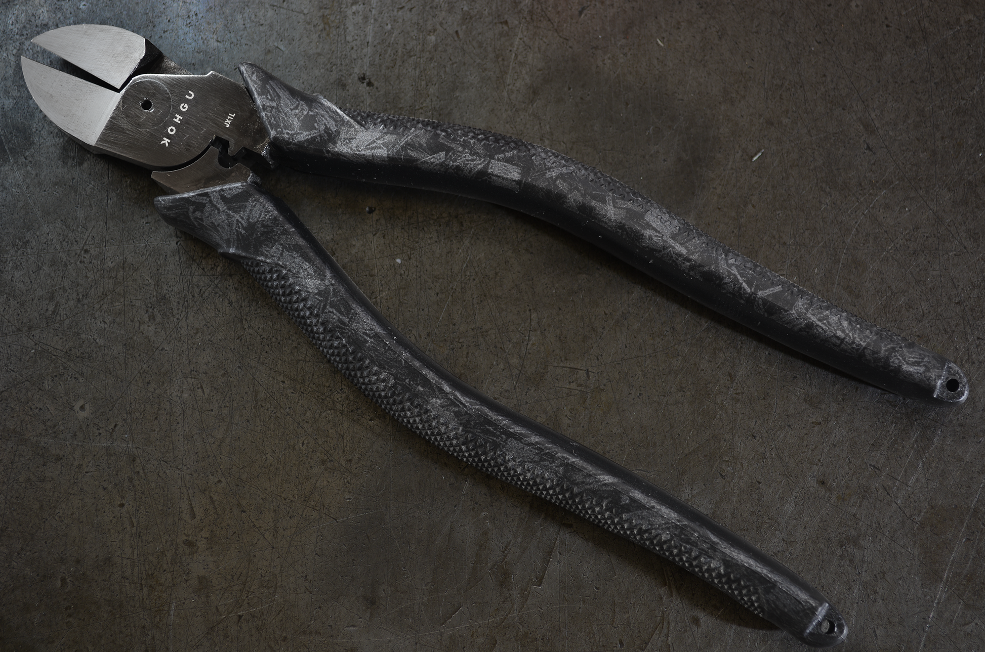 FORGED CARBON PATTERN 偏芯薄刃ニッパ 200mm